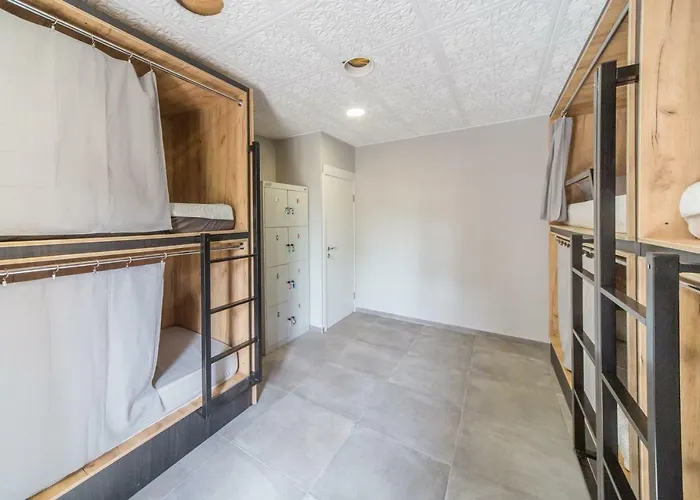 Faro Solo Mujeres אכסניה פלטחה ד'ארו